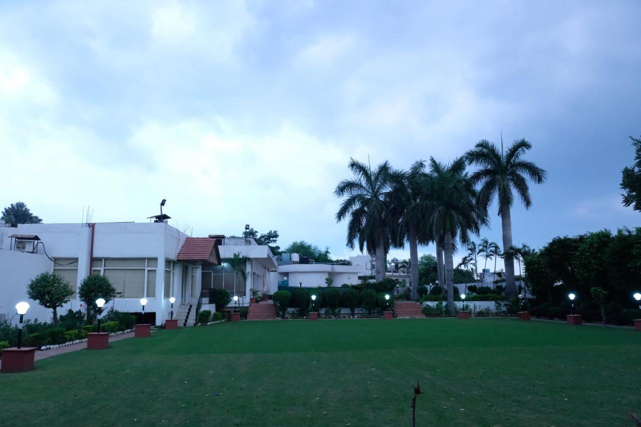 Black Mango Resort Kala Amb エクステリア 写真